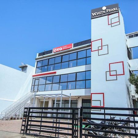 Oyo 3603 ホワイト パール ホテル ジャバルプル エクステリア 写真